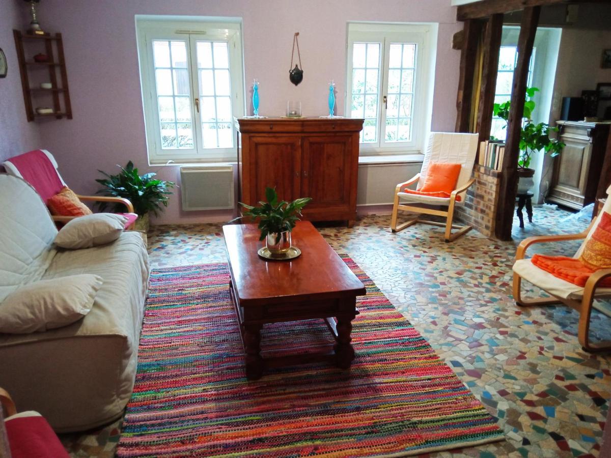 Chantilly ,Petit Dejeuner Et Table D'Hotes Possible Noyers  Екстер'єр фото