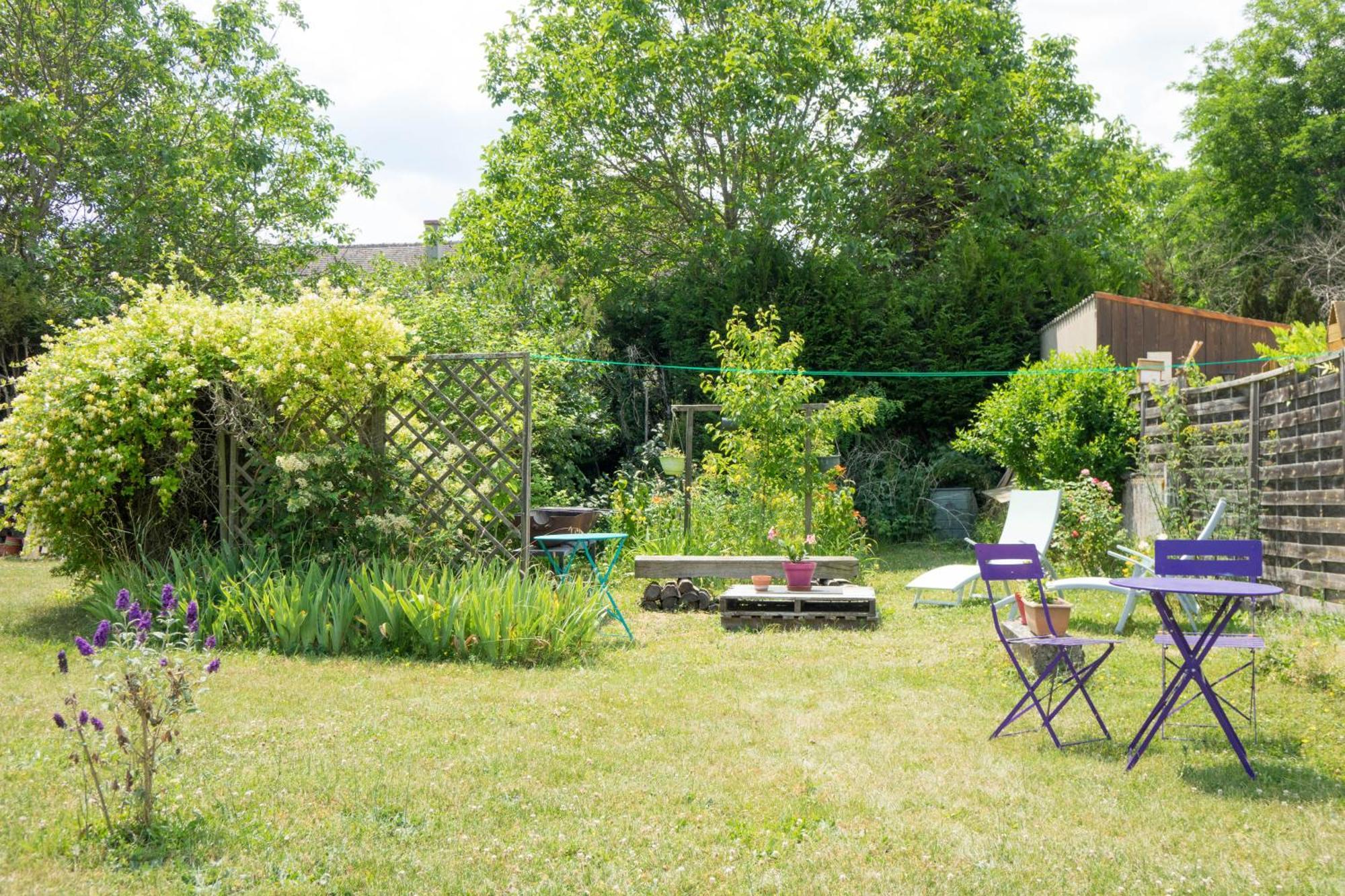 Chantilly ,Petit Dejeuner Et Table D'Hotes Possible Noyers  Екстер'єр фото