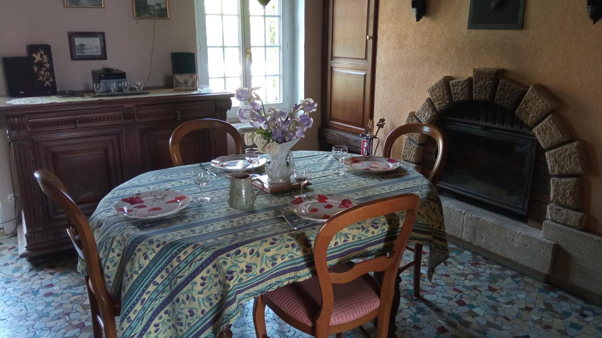 Chantilly ,Petit Dejeuner Et Table D'Hotes Possible Noyers  Екстер'єр фото