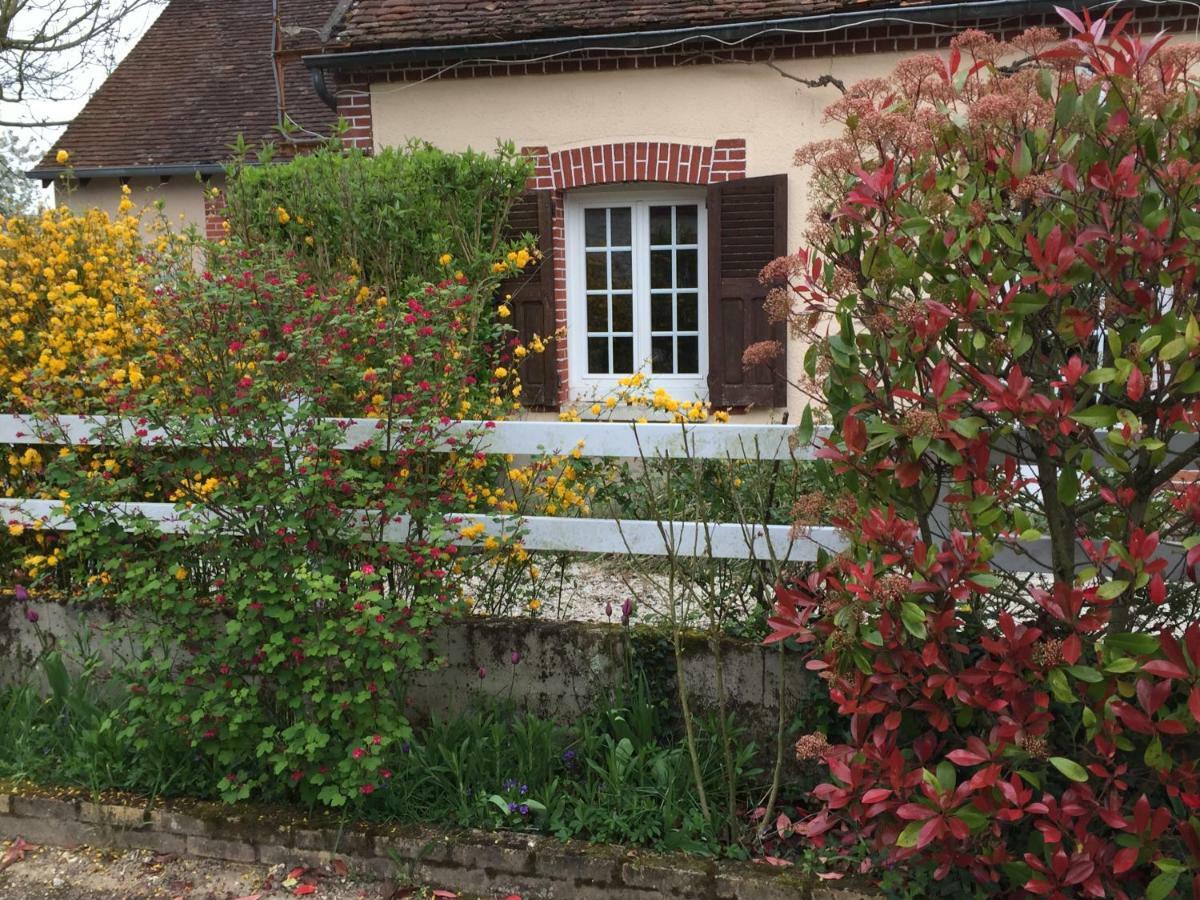 Chantilly ,Petit Dejeuner Et Table D'Hotes Possible Noyers  Екстер'єр фото